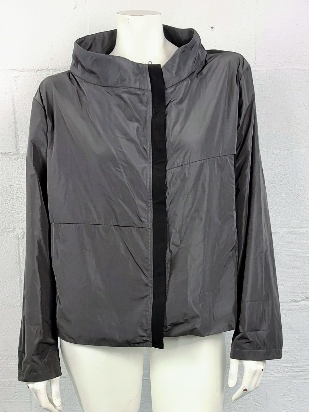 Sun Kim Lightweight Swing Windbreaker
